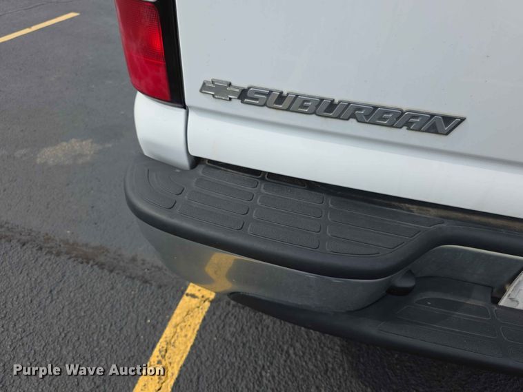 image for item FH6195 2005 Chevrolet Suburban 1500 SUV