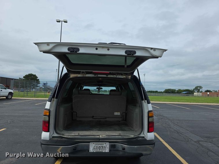 image for item FH6195 2005 Chevrolet Suburban 1500 SUV