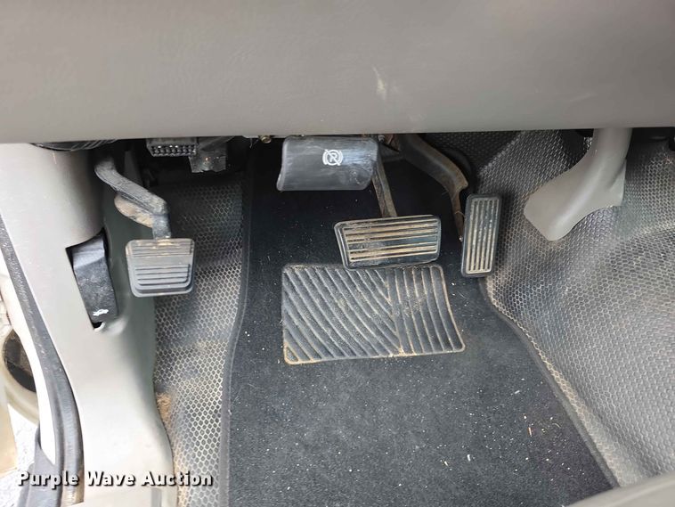 image for item FH6195 2005 Chevrolet Suburban 1500 SUV