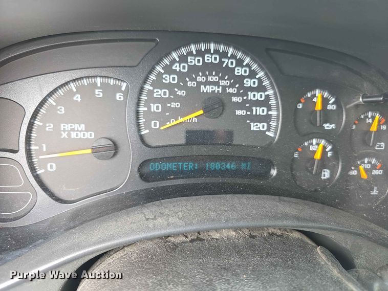image for item FH6195 2005 Chevrolet Suburban 1500 SUV