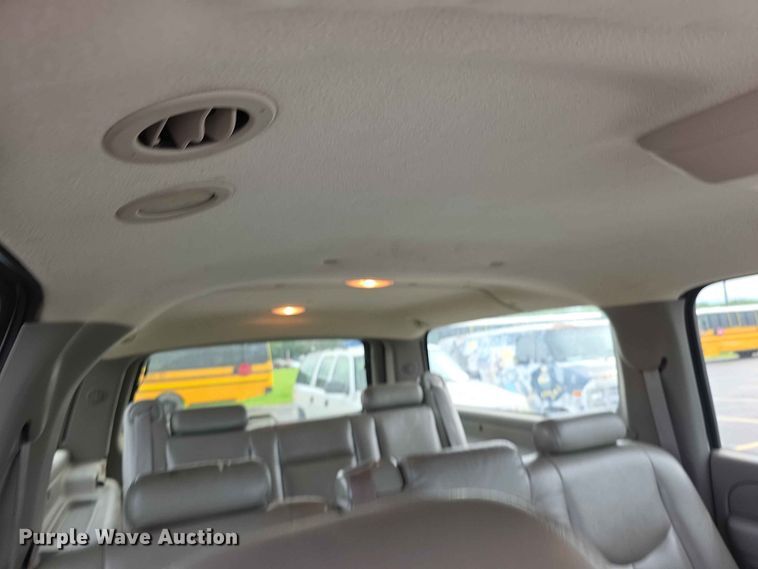 image for item FH6195 2005 Chevrolet Suburban 1500 SUV