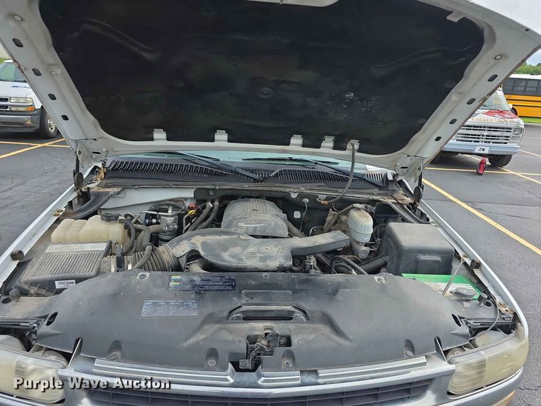 image for item FH6195 2005 Chevrolet Suburban 1500 SUV