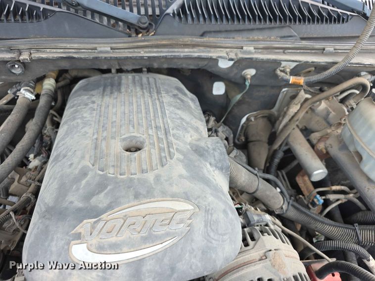 image for item FH6195 2005 Chevrolet Suburban 1500 SUV