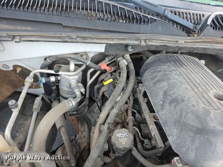 image for item FH6195 2005 Chevrolet Suburban 1500 SUV