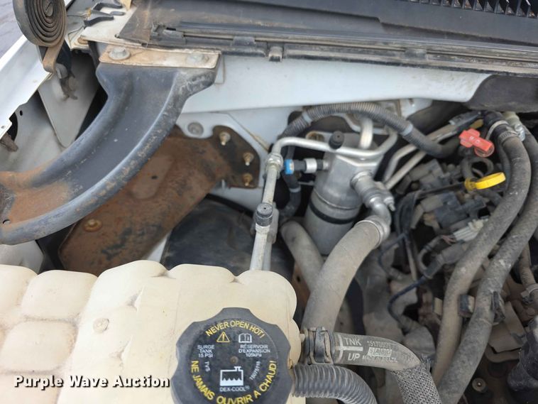 image for item FH6195 2005 Chevrolet Suburban 1500 SUV