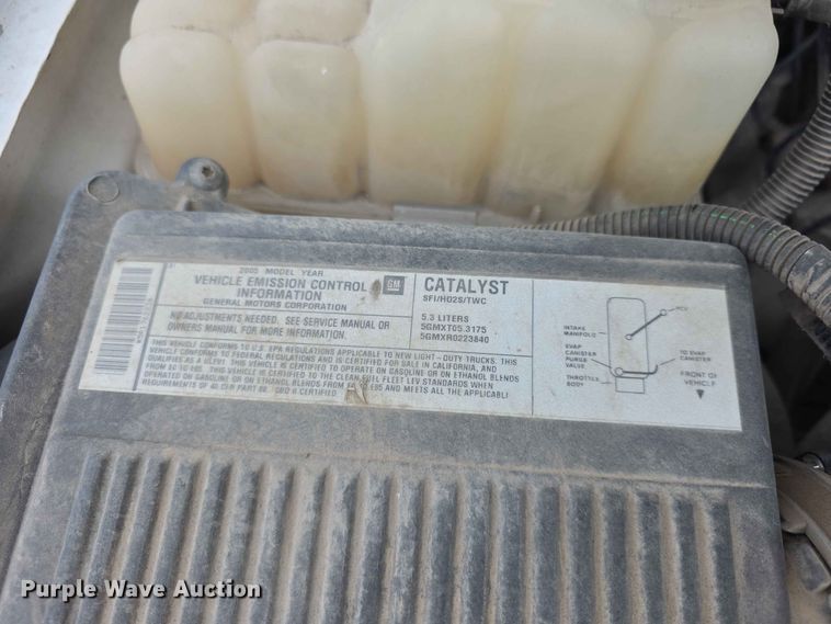 image for item FH6195 2005 Chevrolet Suburban 1500 SUV
