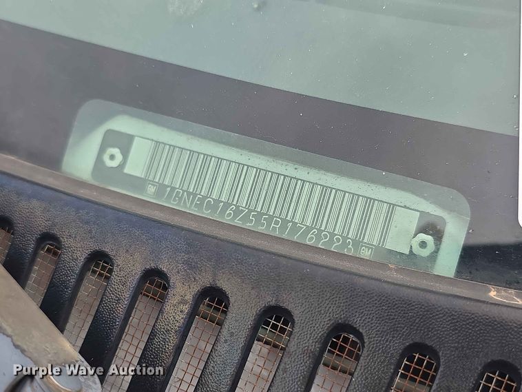image for item FH6195 2005 Chevrolet Suburban 1500 SUV