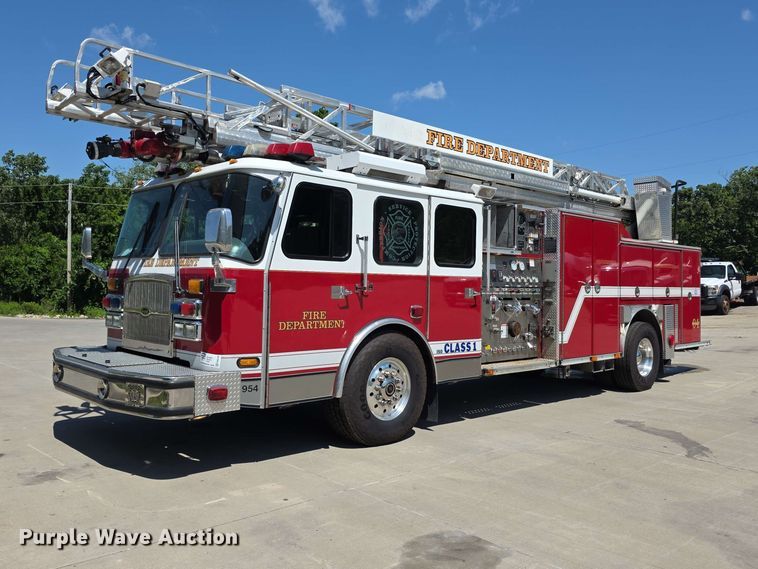 image for item FH6199 2005 E-One ladder fire truck