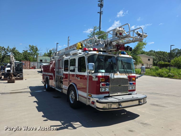 image for item FH6199 2005 E-One ladder fire truck