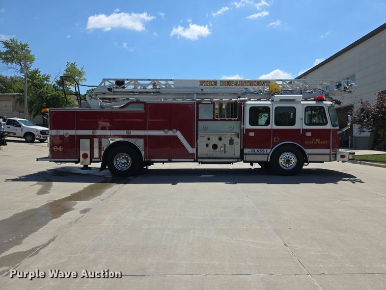 image for item FH6199 2005 E-One ladder fire truck