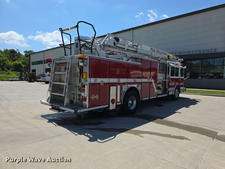 image for item FH6199 2005 E-One ladder fire truck