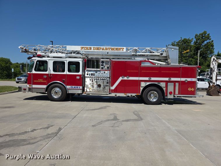 image for item FH6199 2005 E-One ladder fire truck