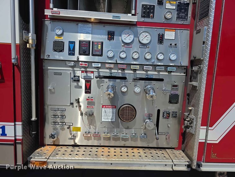 image for item FH6199 2005 E-One ladder fire truck