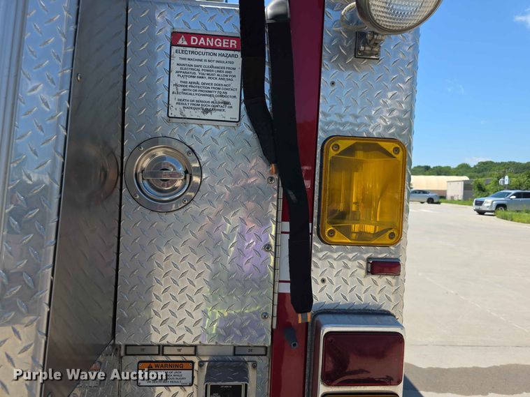 image for item FH6199 2005 E-One ladder fire truck