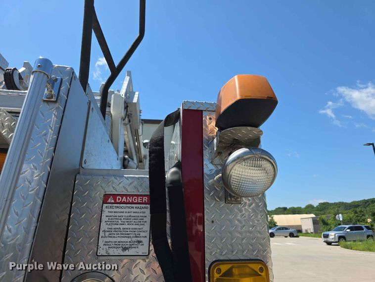 image for item FH6199 2005 E-One ladder fire truck