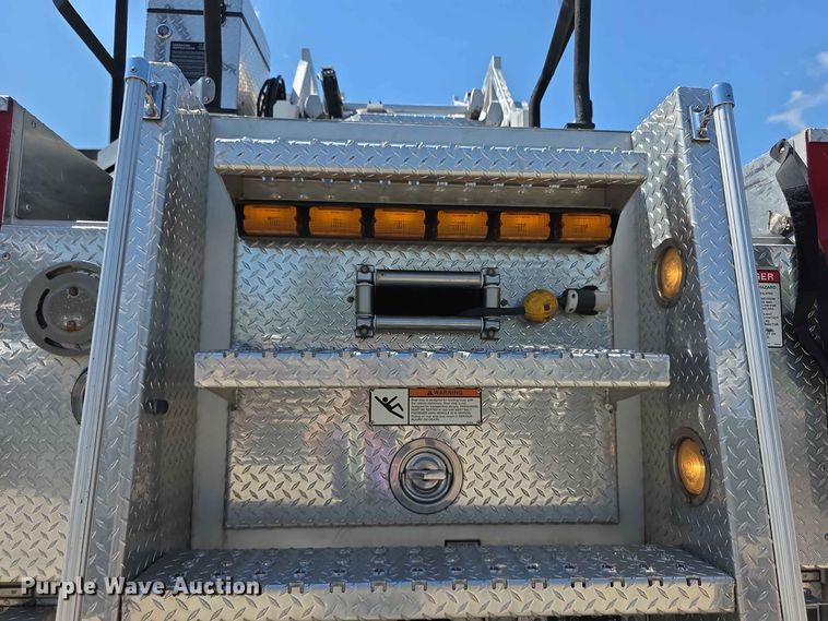image for item FH6199 2005 E-One ladder fire truck