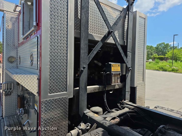 image for item FH6199 2005 E-One ladder fire truck