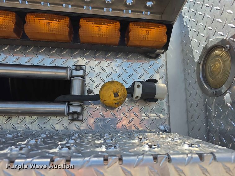 image for item FH6199 2005 E-One ladder fire truck