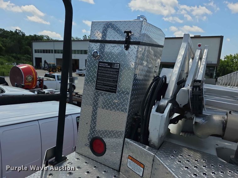 image for item FH6199 2005 E-One ladder fire truck