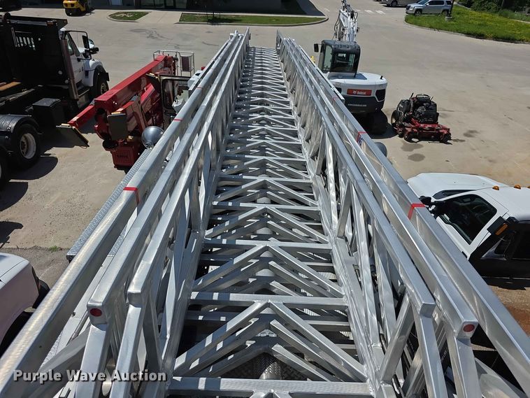 image for item FH6199 2005 E-One ladder fire truck