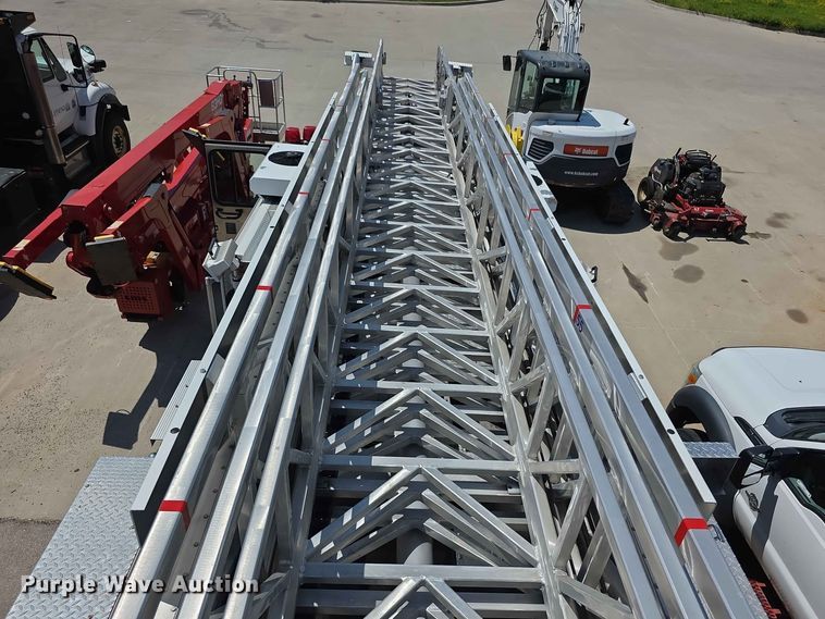image for item FH6199 2005 E-One ladder fire truck