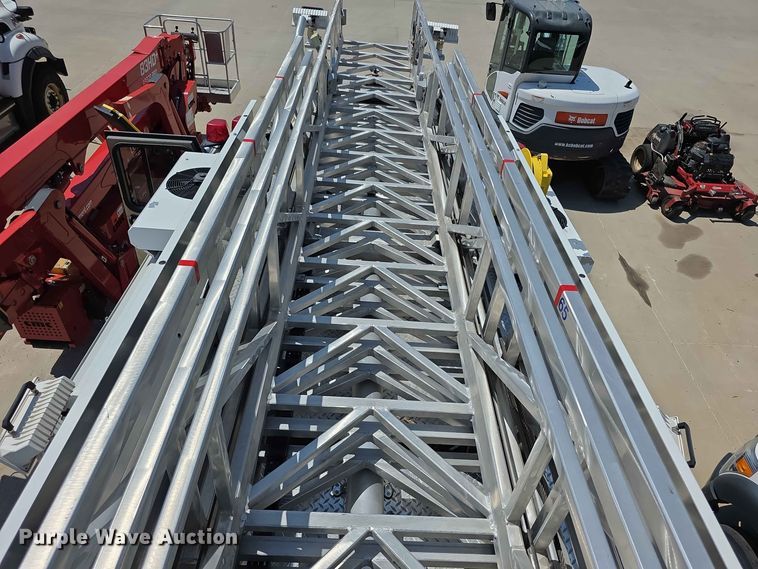 image for item FH6199 2005 E-One ladder fire truck