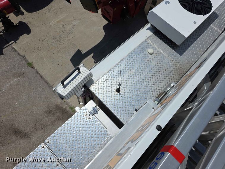 image for item FH6199 2005 E-One ladder fire truck