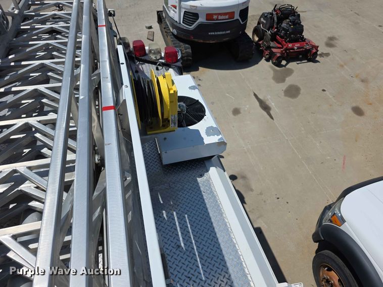 image for item FH6199 2005 E-One ladder fire truck