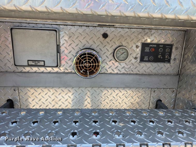 image for item FH6199 2005 E-One ladder fire truck