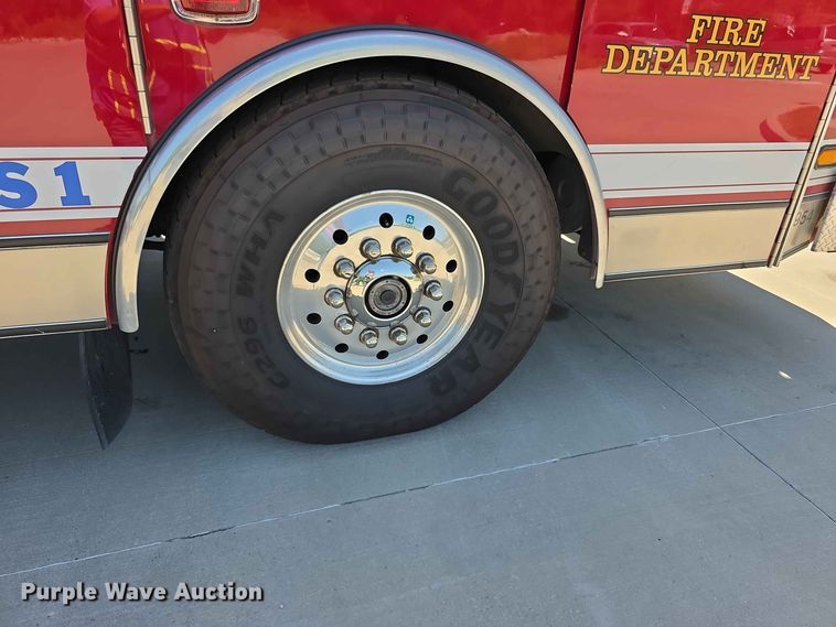 image for item FH6199 2005 E-One ladder fire truck