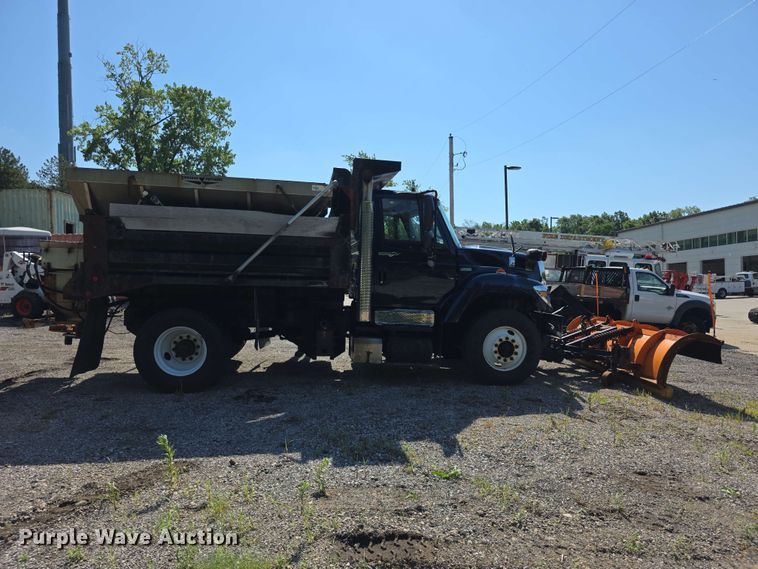image for item FH6201 2009 International WorkStar 7300 dump truck