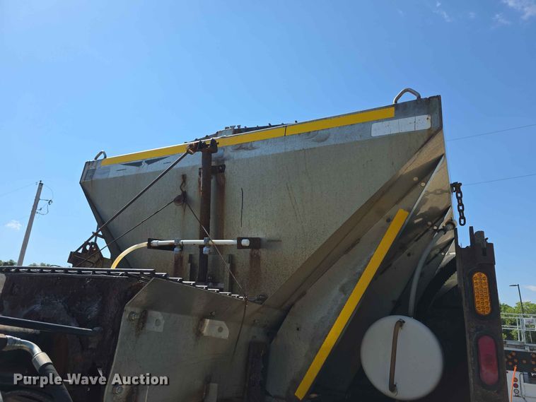 image for item FH6201 2009 International WorkStar 7300 dump truck