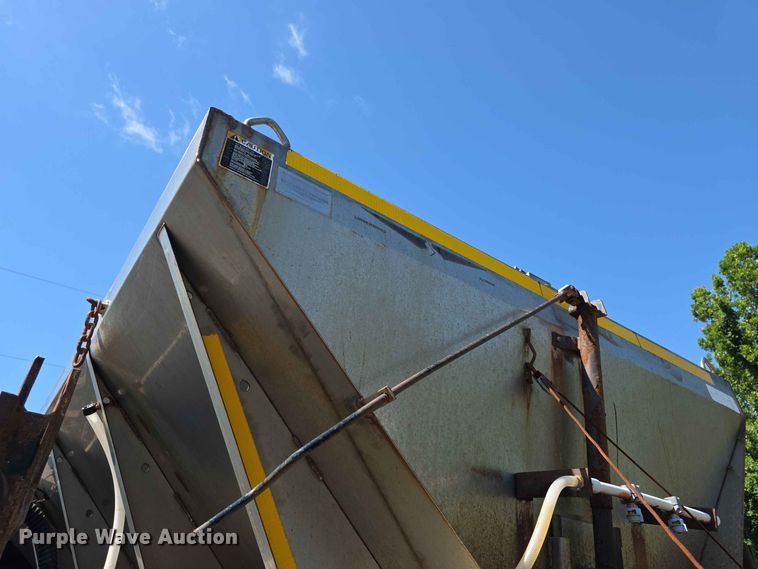 image for item FH6201 2009 International WorkStar 7300 dump truck