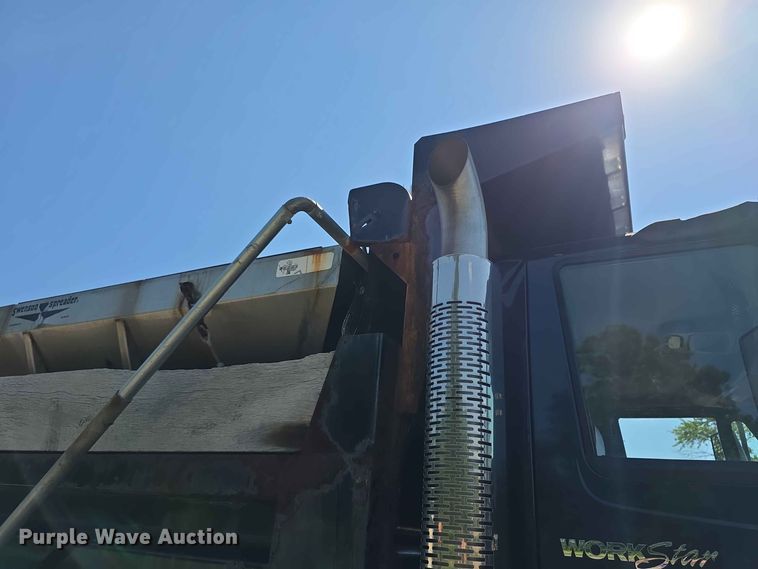 image for item FH6201 2009 International WorkStar 7300 dump truck