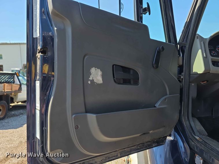 image for item FH6201 2009 International WorkStar 7300 dump truck