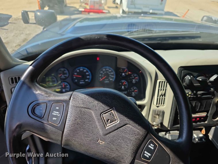 image for item FH6201 2009 International WorkStar 7300 dump truck