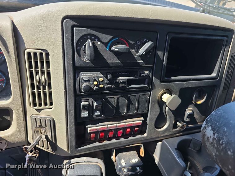 image for item FH6201 2009 International WorkStar 7300 dump truck