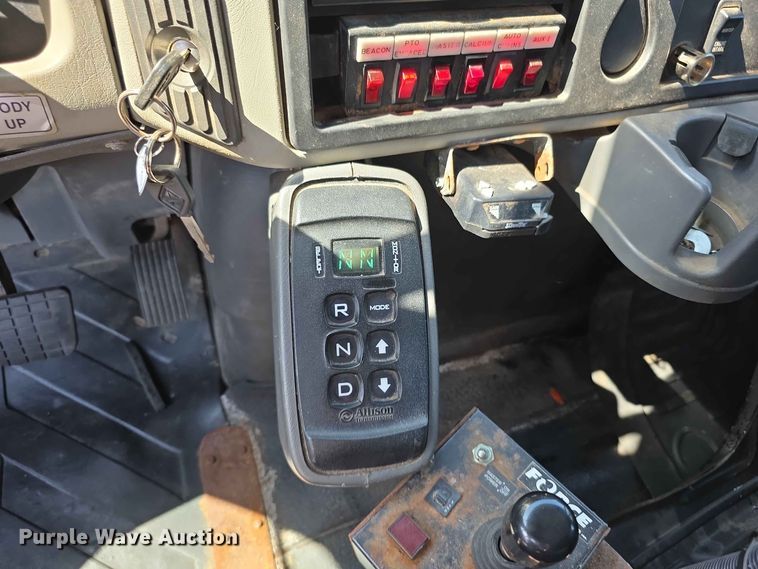 image for item FH6201 2009 International WorkStar 7300 dump truck