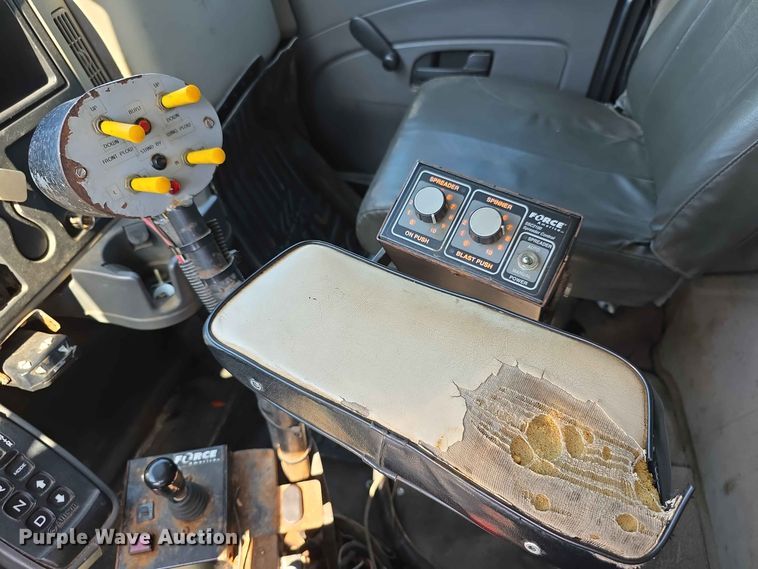 image for item FH6201 2009 International WorkStar 7300 dump truck