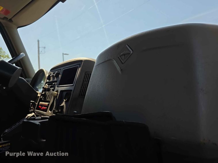 image for item FH6201 2009 International WorkStar 7300 dump truck
