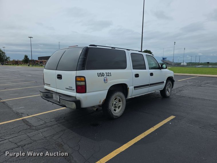 image for item FH6203 2004 Chevrolet Suburban 1500 SUV