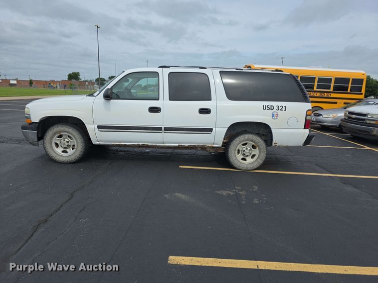 image for item FH6203 2004 Chevrolet Suburban 1500 SUV