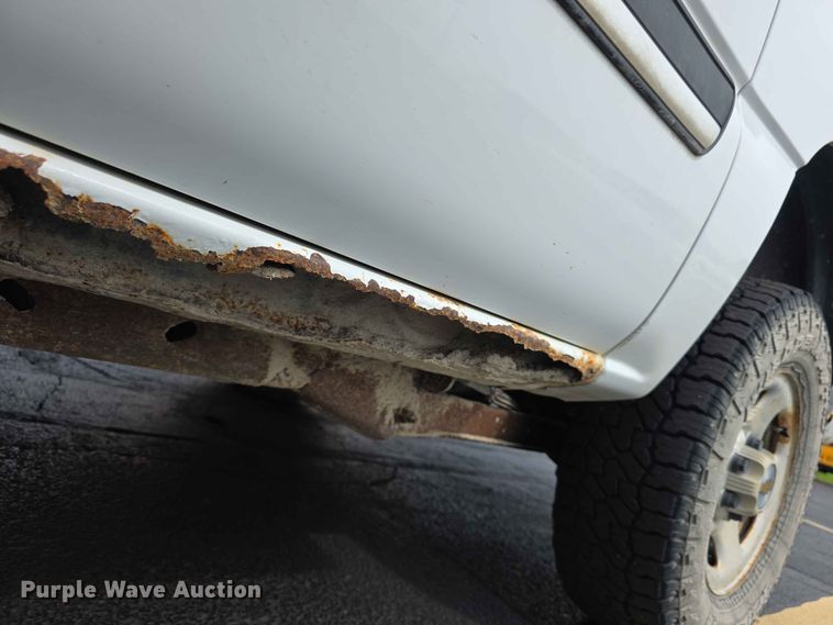 image for item FH6203 2004 Chevrolet Suburban 1500 SUV