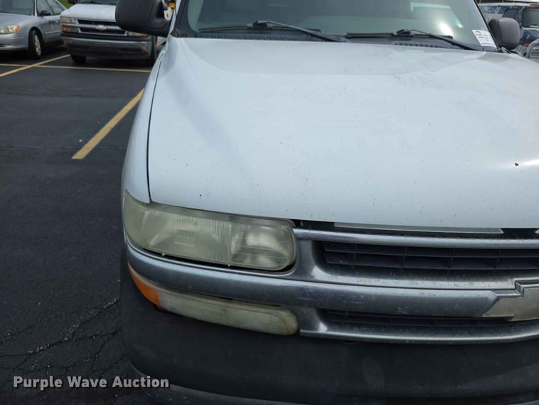 image for item FH6203 2004 Chevrolet Suburban 1500 SUV