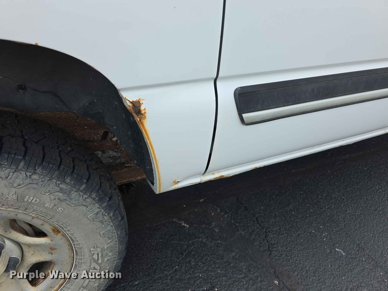 image for item FH6203 2004 Chevrolet Suburban 1500 SUV