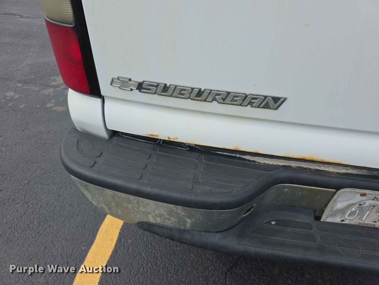 image for item FH6203 2004 Chevrolet Suburban 1500 SUV