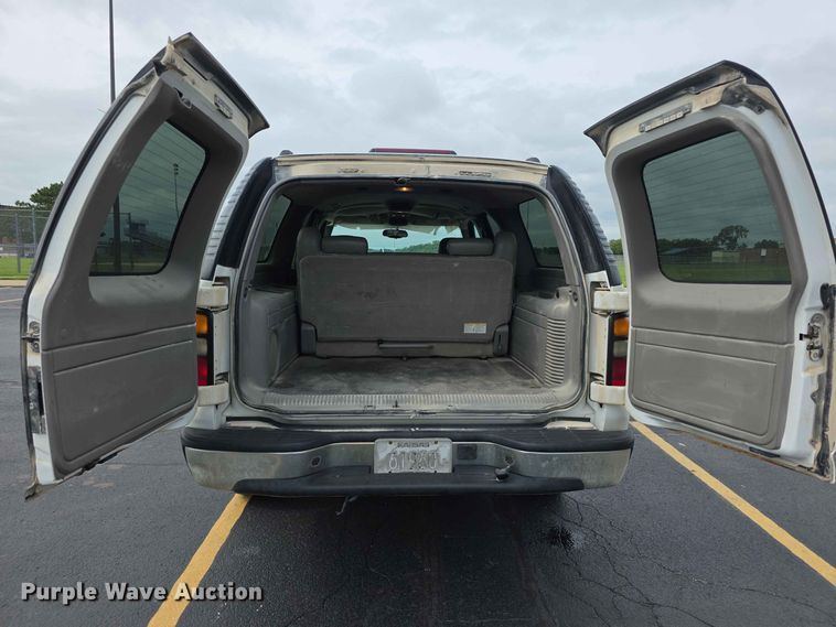 image for item FH6203 2004 Chevrolet Suburban 1500 SUV