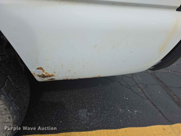 image for item FH6203 2004 Chevrolet Suburban 1500 SUV