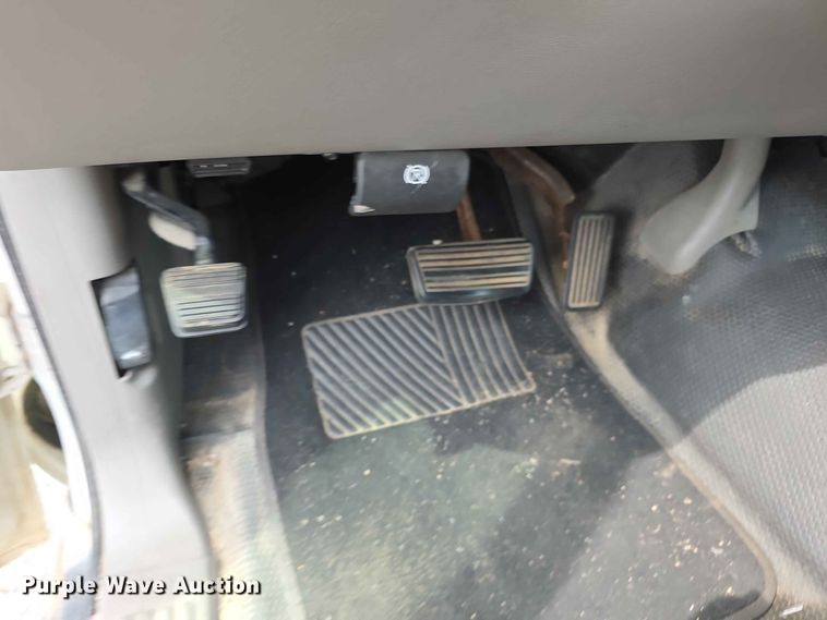 image for item FH6203 2004 Chevrolet Suburban 1500 SUV