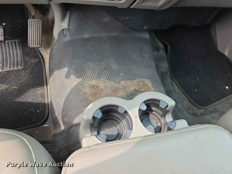 image for item FH6203 2004 Chevrolet Suburban 1500 SUV